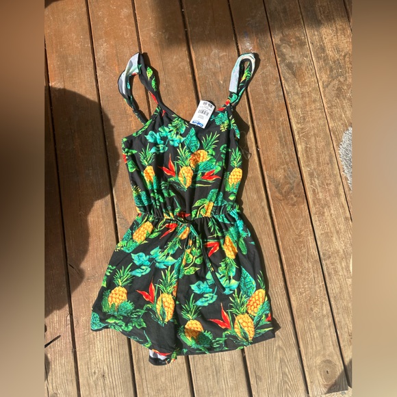 Romper bundle 💕👏 - Picture 3 of 5